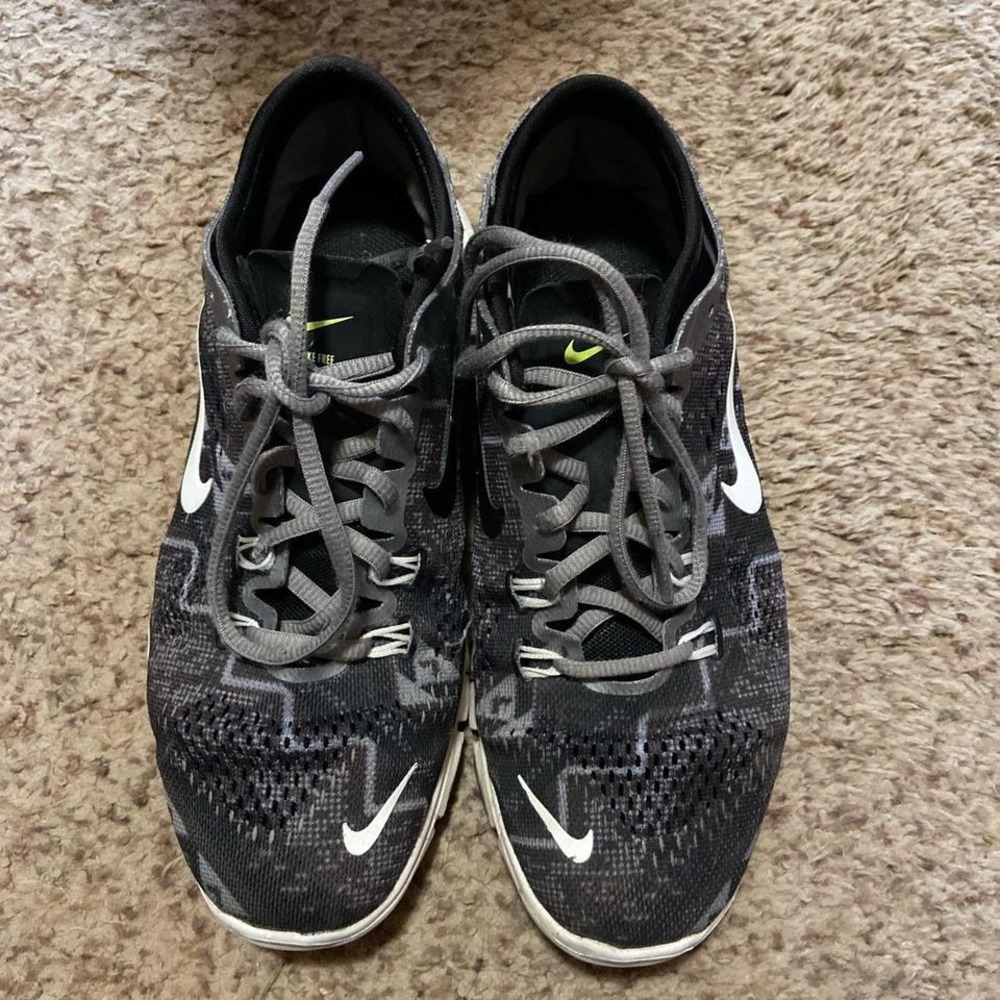 Women's Size 7 Nike‎ Sneakers